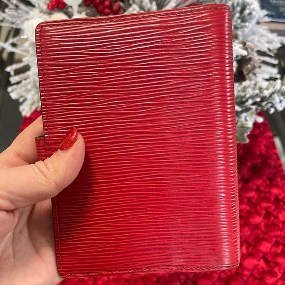 Authentic LOUIS VUITTON Red Epi Agenda cover/Wallet - Picture 4 of 9